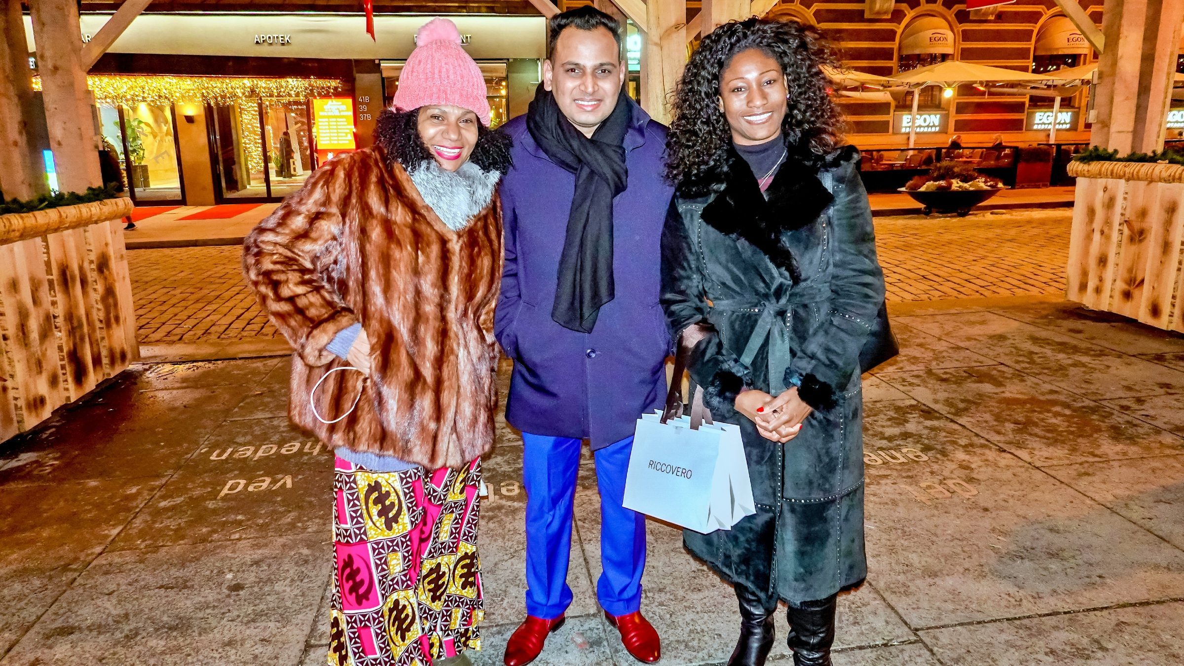Lithvik Mukesh Sharma is photographed with Queen Diambi and Cinthia Lois Ta Thomsen (Member of Parliament of the State of the African Diaspora)